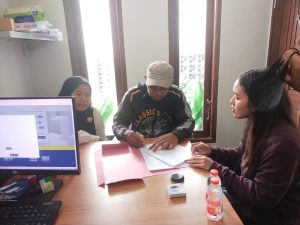 Penandatanganan kontrak bisnis secara resmi